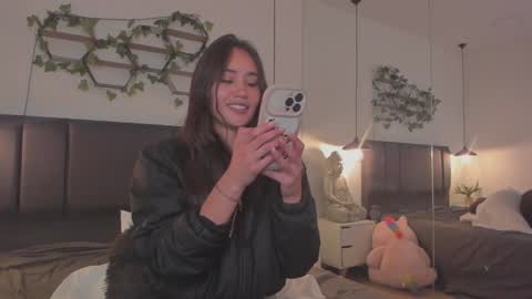 Snapshot of sam01___ chatting on 12.12.24 Stefana or Samchispas online show from 12.12.24