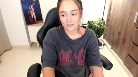 Snapshot of sam_cherry69 chatting on 11.22.25 Samy cherry online show from 11.22.25