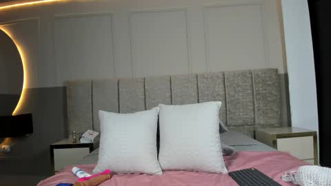 Snapshot of sam_naughtyy8 chatting on 11.15.25 Sanem online show from 11.15.25