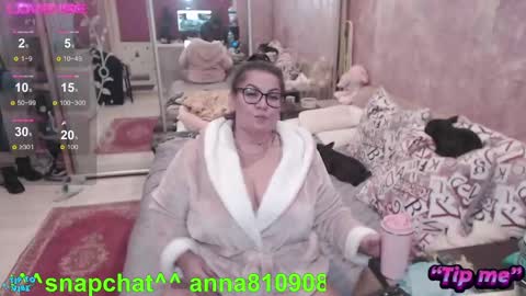 Snapshot of samanta_shy chatting on 12.25.24 Marry online show from 12.25.24