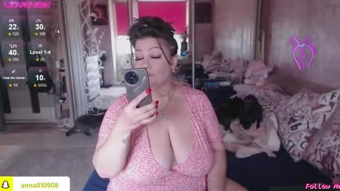 Snapshot of samanta_shy chatting on 10.15.25 Marry online show from 10.15.25