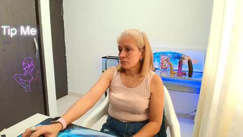 Snapshot of samanta_stone69 chatting on 09.23.25 Samanta Stone online show from 09.23.25