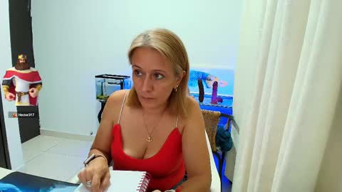 Snapshot of samanta_stone69 chatting on 10.01.25 Samanta Stone online show from 10.01.25