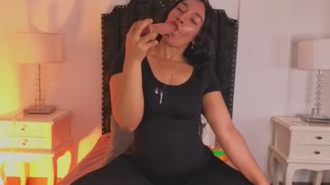 Snapshot of samanta_william chatting on 09.16.25 samanta online show from 09.16.25