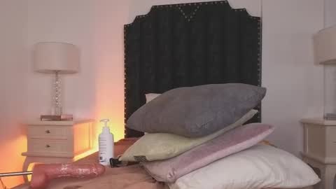 Snapshot of samanta_william chatting on 09.18.25 samanta online show from 09.18.25