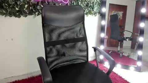 Snapshot of samantaortiz_ chatting on 11.17.25 samantaortiz_ online show from 11.17.25