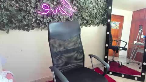 Snapshot of samantaortiz_ chatting on 12.01.25 samantaortiz_ online show from 12.01.25