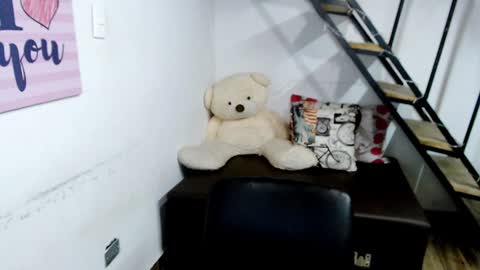 Snapshot of samantha2girl chatting on 12.17.24 samantha online show from 12.17.24