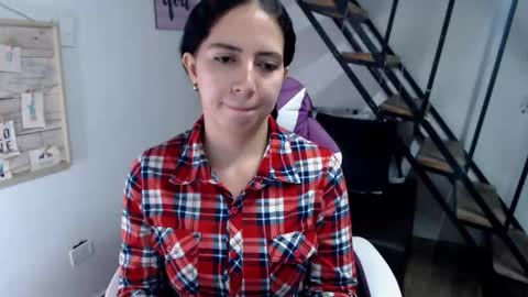 Snapshot of samantha2girl chatting on 10.12.25 samantha online show from 10.12.25