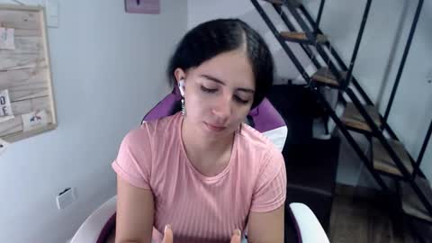 Snapshot of samantha2girl chatting on 10.18.25 samantha online show from 10.18.25