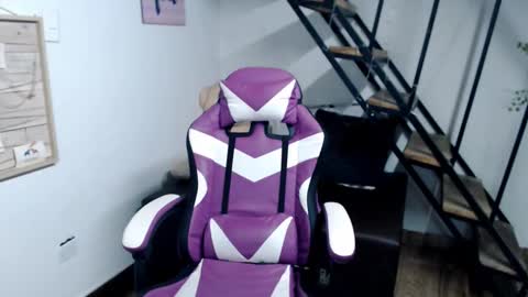 Snapshot of samantha2girl chatting on 11.18.25 samantha online show from 11.18.25