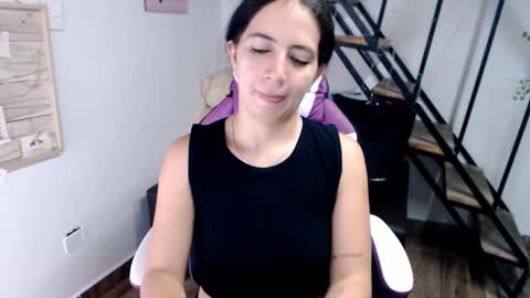 Snapshot of samantha2girl chatting on 11.20.25 samantha online show from 11.20.25