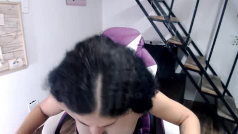 Snapshot of samantha2girl chatting on 12.02.25 samantha online show from 12.02.25