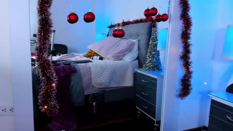 Snapshot of samantha__vega chatting on 12.24.24 Samantha Vega online show from 12.24.24