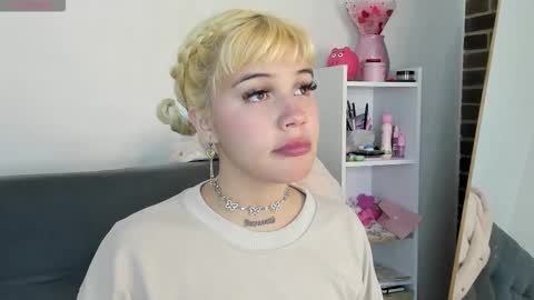 Snapshot of samantha_browwnn chatting on 10.21.25 samantha_browwnn online show from 10.21.25