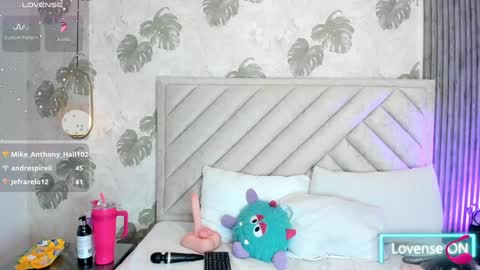 Snapshot of samantha_duque11 chatting on 02.06.25 Samantha online show from 02.06.25