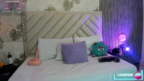 Snapshot of samantha_duque11 chatting on 02.07.25 Samantha online show from 02.07.25