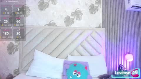 Snapshot of samantha_duque11 chatting on 02.08.25 Samantha online show from 02.08.25