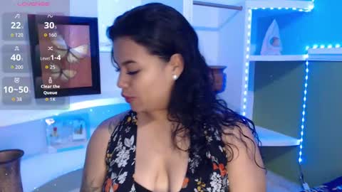 Snapshot of samantha_smiithh chatting on 10.13.25 samantha_smiithh online show from 10.13.25