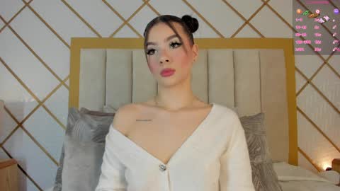Snapshot of samanthaclay chatting on 01.19.25 online show from 01.19.25