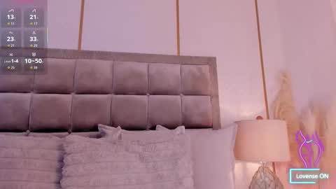 Snapshot of samanthaclay chatting on 09.12.25 online show from 09.12.25