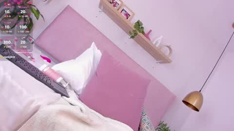 V A  N E S S A  online show from 02.25.25