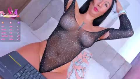 V A  N E S S A  online show from 03.12.25