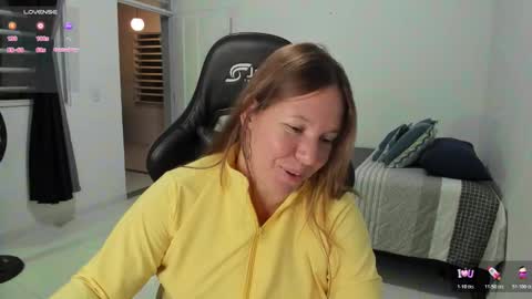 Snapshot of samanthaleon chatting on 12.23.25 Samantha samy online show from 12.23.25
