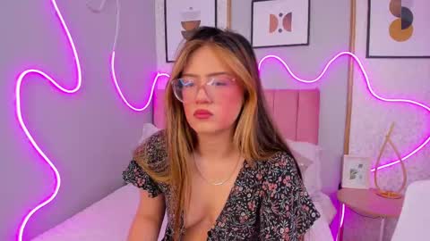 Snapshot of samanthapeachs chatting on 10.17.25 Alejandra online show from 10.17.25