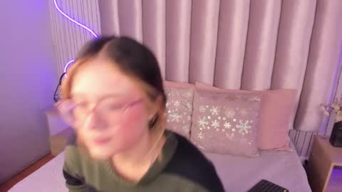 Snapshot of samanthapeachs chatting on 10.27.25 Alejandra online show from 10.27.25