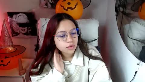 Snapshot of samantharoldan chatting on 10.18.25 Samantha online show from 10.18.25
