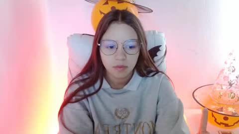 Snapshot of samantharoldan chatting on 10.20.25 Samantha online show from 10.20.25