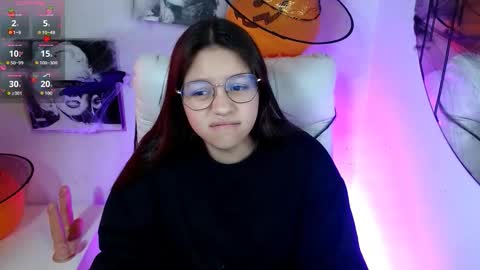 Snapshot of samantharoldan chatting on 10.21.25 Samantha online show from 10.21.25