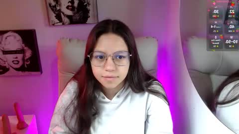 Snapshot of samantharoldan chatting on 11.19.25 Samantha online show from 11.19.25