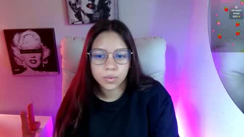 Snapshot of samantharoldan chatting on 11.21.25 Samantha online show from 11.21.25