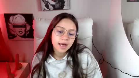 Snapshot of samantharoldan chatting on 12.18.25 Samantha online show from 12.18.25