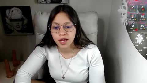 Snapshot of samantharoldan chatting on 12.21.25 Samantha online show from 12.21.25