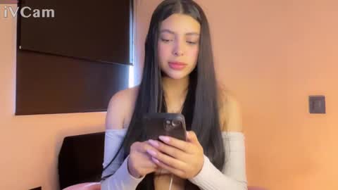Snapshot of samara_lam chatting on 02.05.25 Sammy  online show from 02.05.25