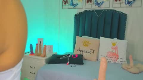 Samara Warren online show from 10.11.25