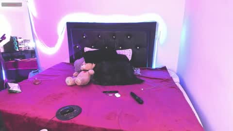 samiacooper25 online show from 11.25.25