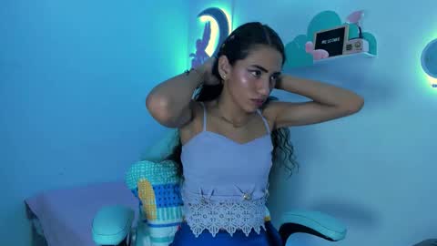 Snapshot of sammanta_18 chatting on 11.17.25 Samantha online show from 11.17.25