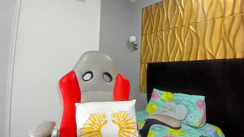 Snapshot of sammanta_18 chatting on 11.17.25 Samantha online show from 11.17.25