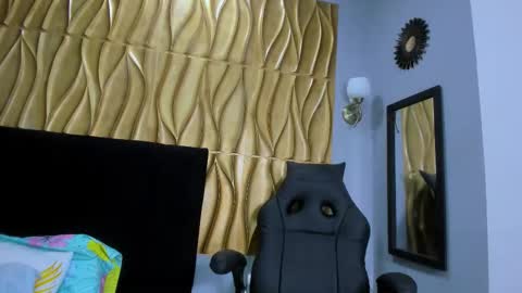 Snapshot of sammanta_18 chatting on 11.28.25 Samantha online show from 11.28.25