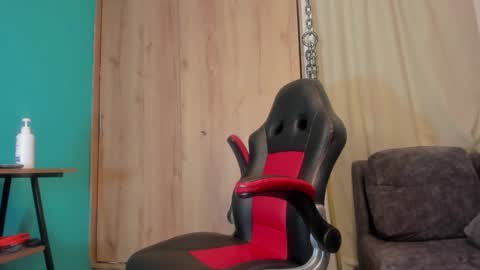 Snapshot of sammy_and_mike_ls chatting on 01.08.25 Sophie y Mark online show from 01.08.25