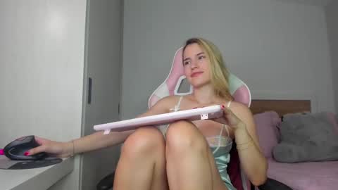 Snapshot of sammy_hamilton chatting on 12.15.24 Ana online show from 12.15.24