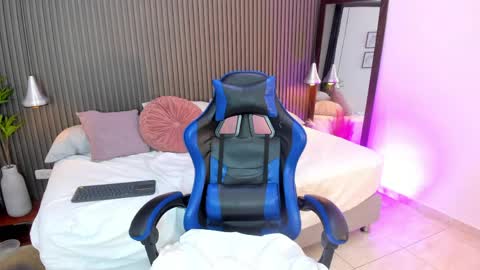 Axel online show from 04.16.26