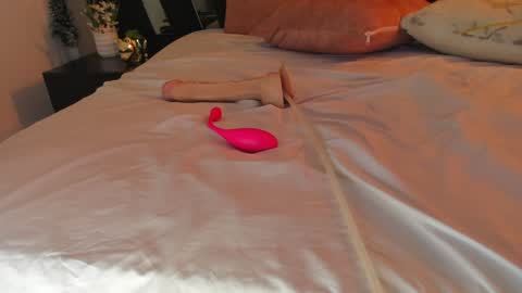 Snapshot of samy_ross_ chatting on 12.17.24 Find me at when im offline here. online show from 12.17.24