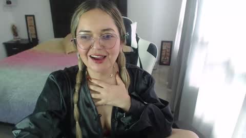 Snapshot of samy_vsn chatting on 02.08.25 samy_vsn online show from 02.08.25