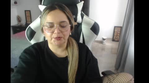 Snapshot of samy_vsn chatting on 02.21.25 samy_vsn online show from 02.21.25