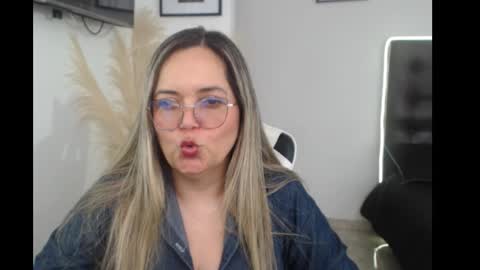 Snapshot of samy_vsn chatting on 09.24.25 samy_vsn online show from 09.24.25